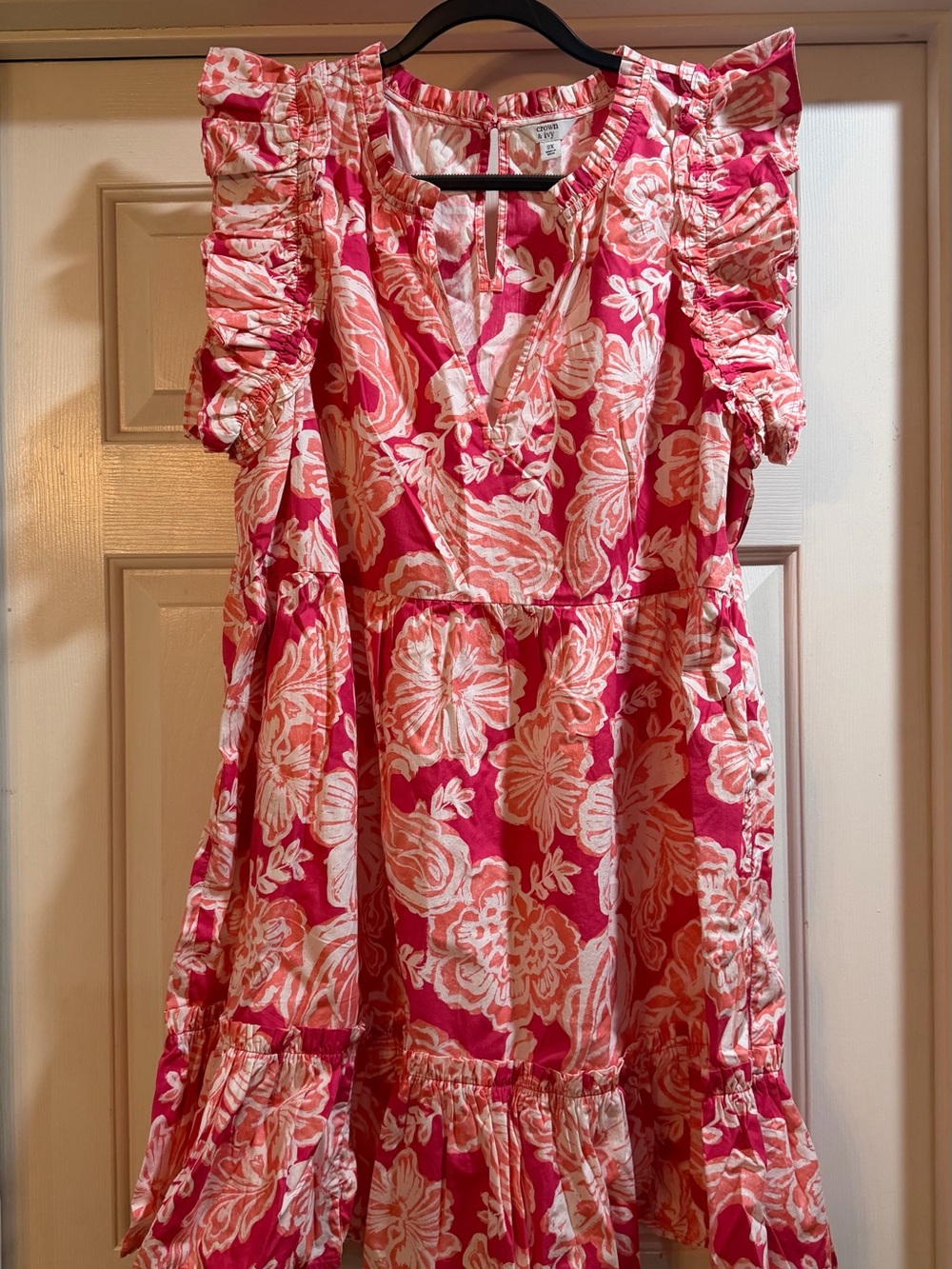 Crown & Ivy Women’s Pink Floral Ruffle Sleeve Dress Size 2x P2P 22”